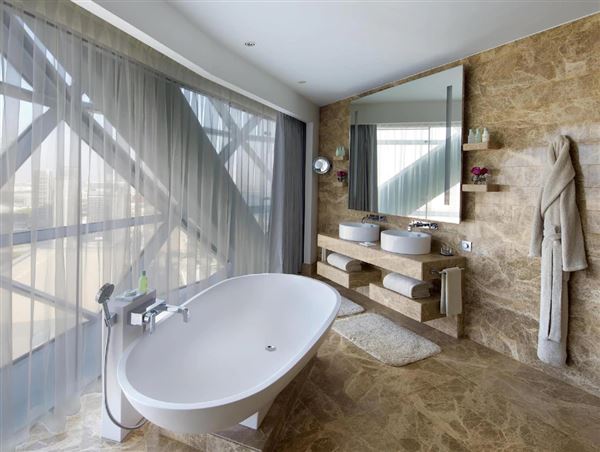 Andaz Capital Gate Abu Dhabi (6/24/2020)