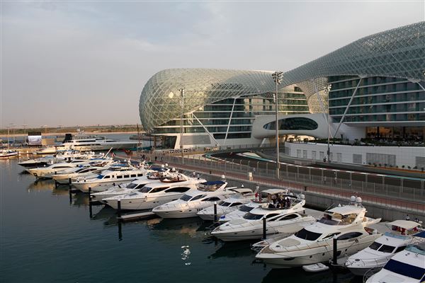 W Abu Dhabi - Yas Island (1/1/2022)