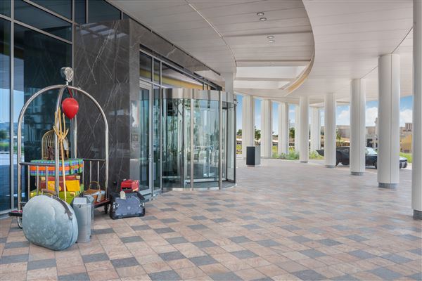 Warner Bros. Hotel Abu Dhabi (10/1/2022)