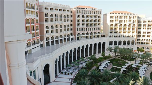 The Ritz-Carlton Abu Dhabi, Grand Canal (1/1/2022)