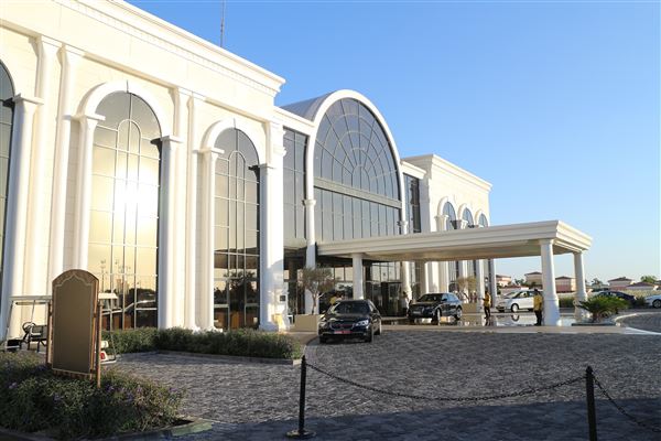 The Ritz-Carlton Abu Dhabi, Grand Canal (1/1/2022)